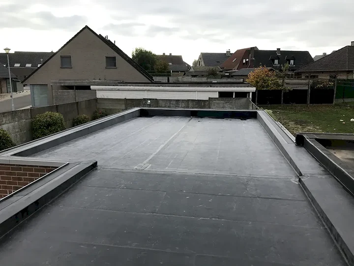 plat dak uitgevoerd in naadloze EPDM plat dak uitgevoerd in naadloze EPDMplat
